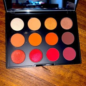 Mac eyeshadow palet 12 colors